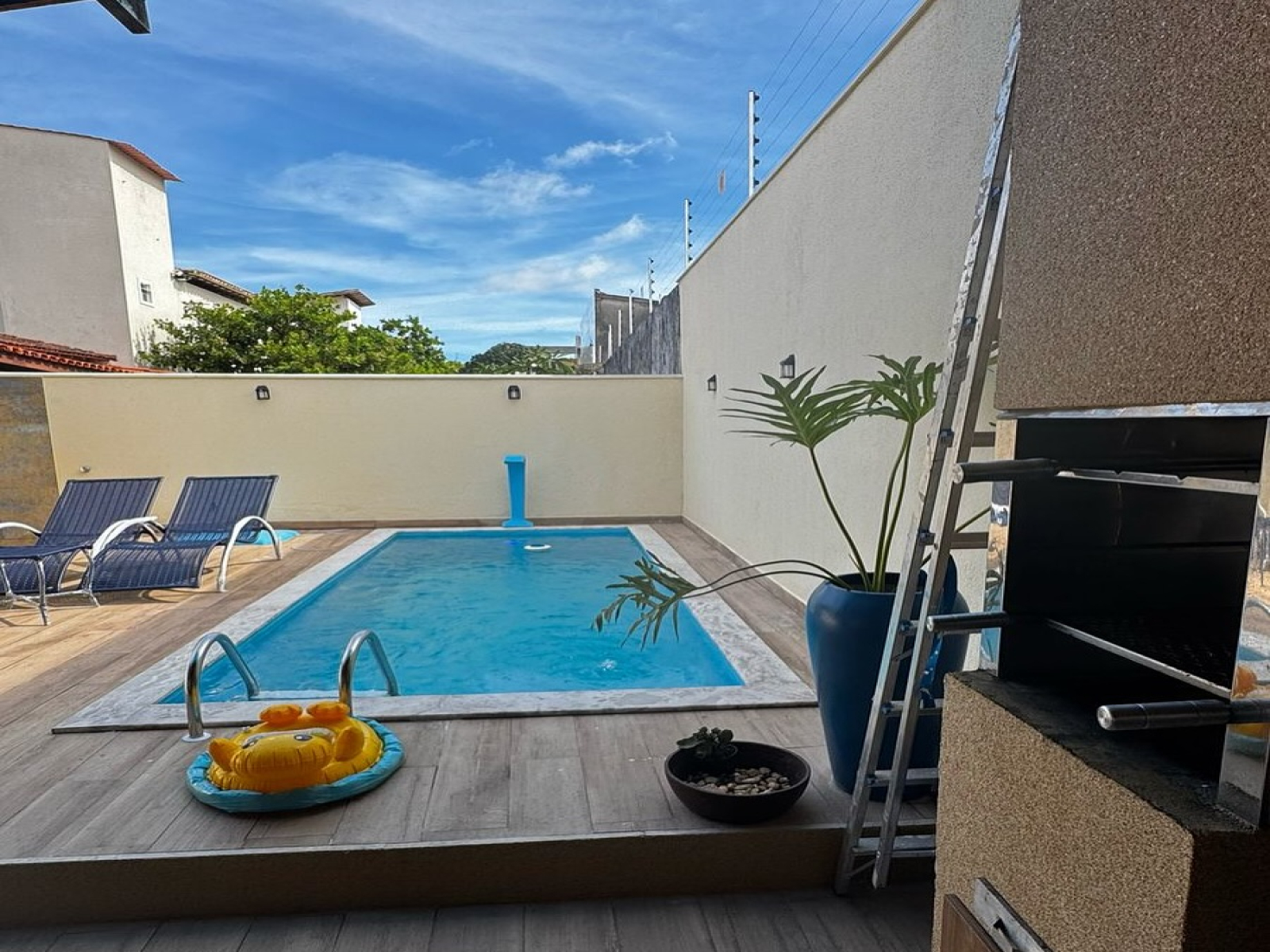 Lauro, Condomínio Fechado 3/4 sendo 1 Suíte e Closet